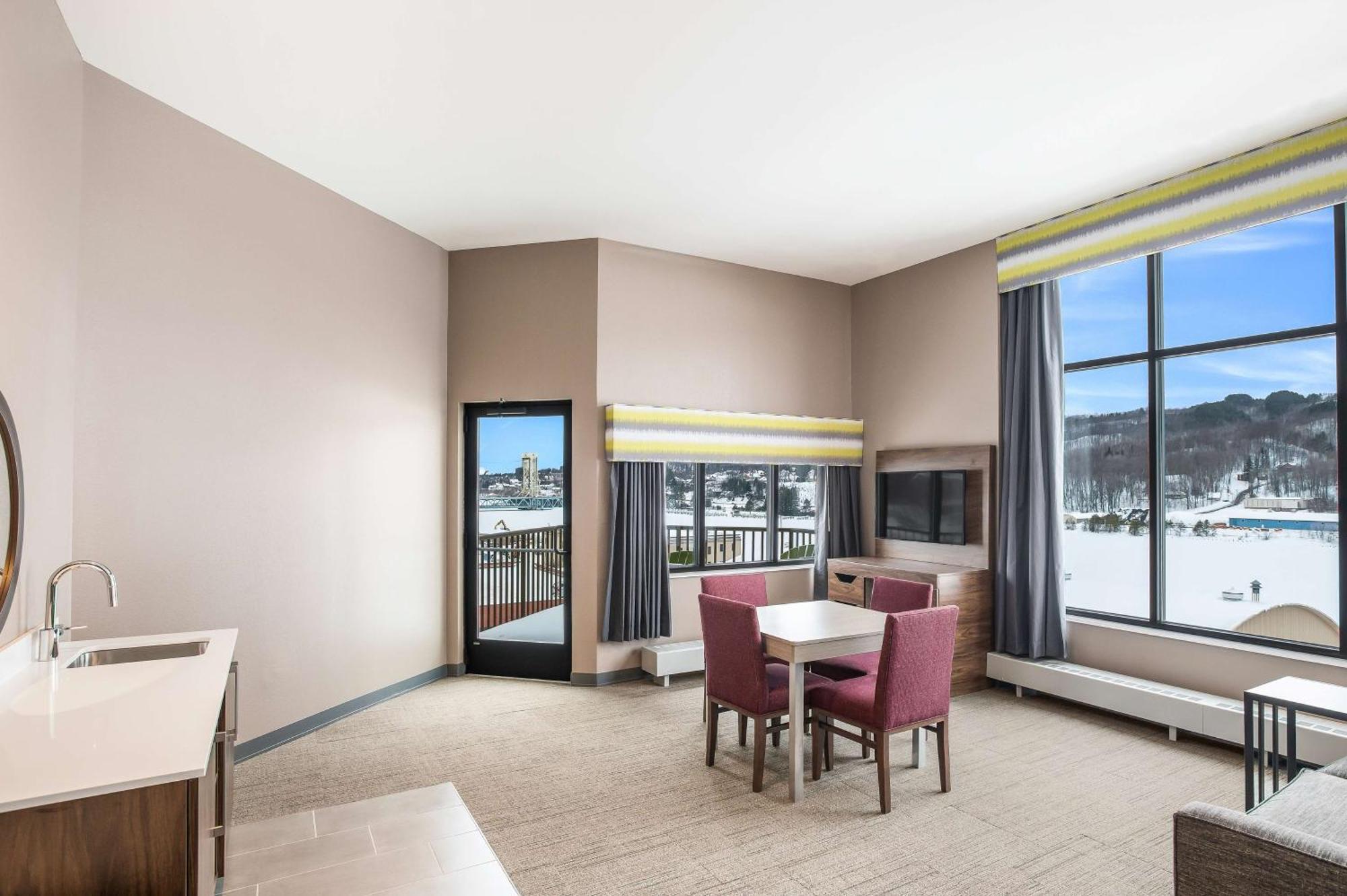 Hampton Inn & Suites Хоутон Экстерьер фото